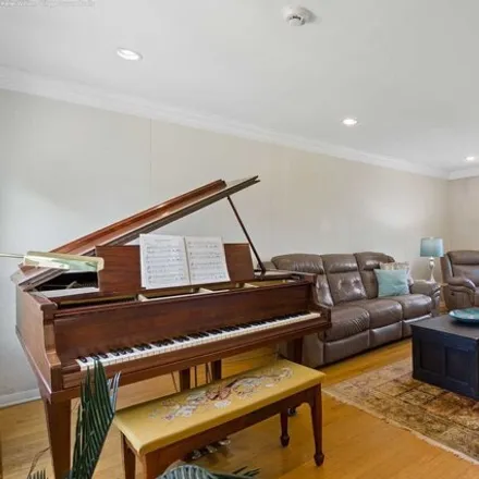 Image 4 - 6 Hoover Street, North Arlington, NJ 07031, USA - House for sale