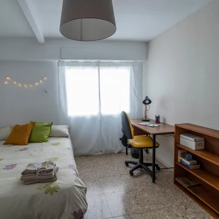 Rent this 4 bed room on Avinguda del Cid in 62, 46018 Valencia