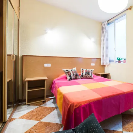 Rent this 2 bed room on Nutricionista Terica Uriol in Calle del General Pardiñas, 40