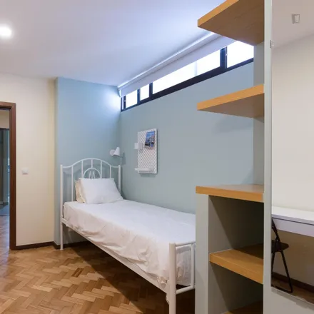 Rent this 4 bed room on Rua da Restauração 93 in 4050-506 Porto, Portugal