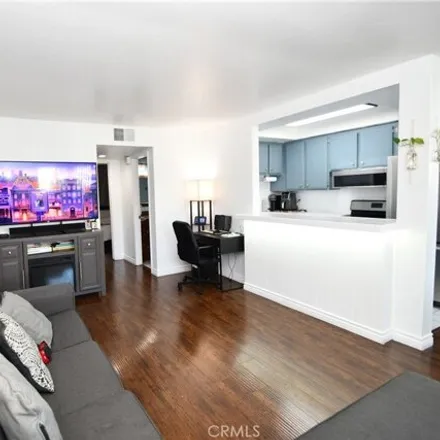 Image 3 - 906 West 26th Street, Los Angeles, CA 90731, USA - Condo for sale