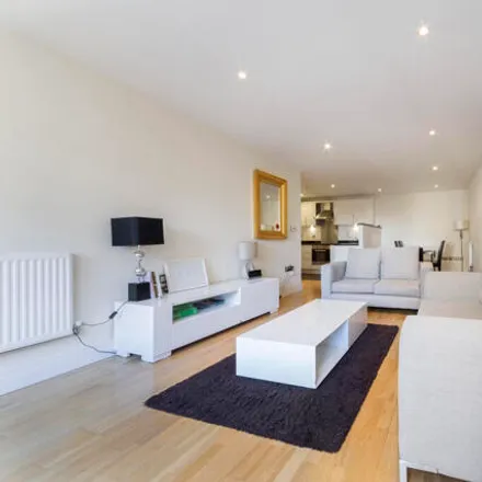 Rent this 3 bed room on 15 Cassilis Road in Millwall, London