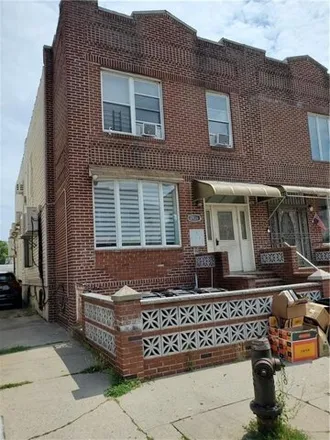 Image 3 - 2131 62nd St, Brooklyn, New York, 11204 - Duplex for sale