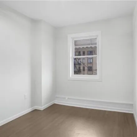 Image 5 - 3426 Boller Avenue, New York, NY 10475, USA - House for sale