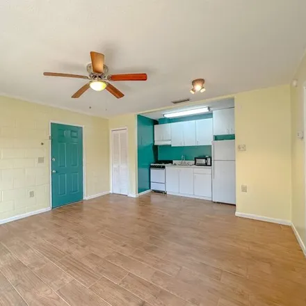 Image 3 - Carnaghi Arts, 2214 Belle Vue Way, Tallahassee, FL 32304, USA - Condo for rent