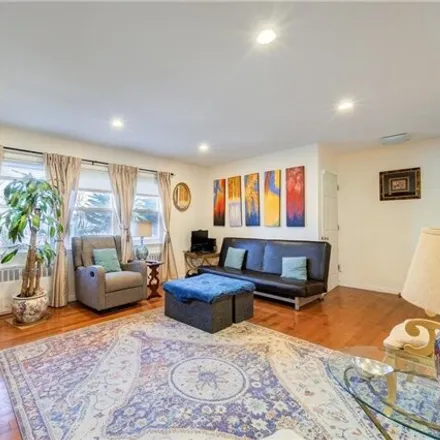 Image 7 - 514 Orchard Street, Village of Mamaroneck, NY 10543, USA - House for sale