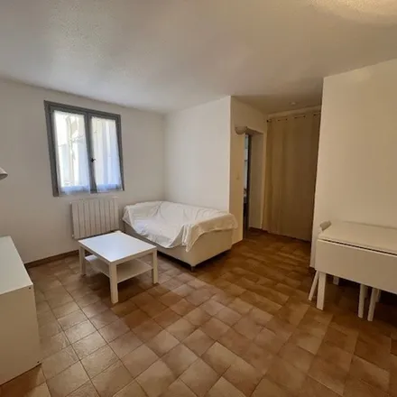Rent this 2 bed apartment on 29 Avenue Saint-Joseph in 13290 Aix-en-Provence, France