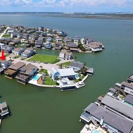 Buy this 3 bed house on 1323 Wahini Way in Tiki Island, Galveston County
