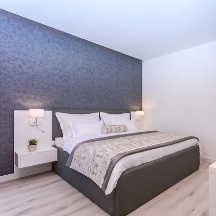 Rent this 5 bed house on 21315 Općina Dugi Rat