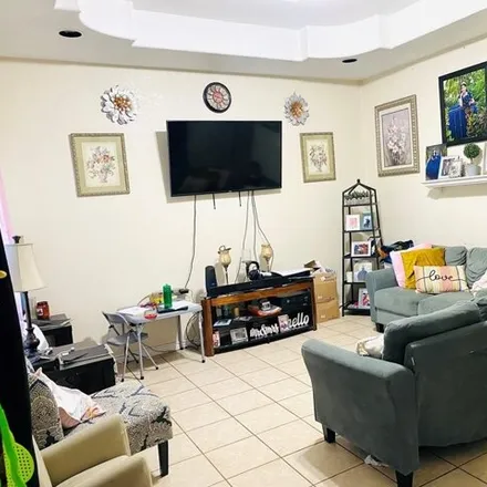 Image 3 - 4099 Calle Venezuela, Brownsville, TX 78526, USA - House for sale