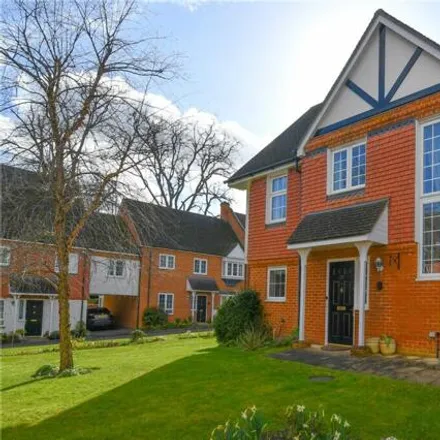 Buy this 2 bed house on Harding Place in Wokingham, RG40 1BX