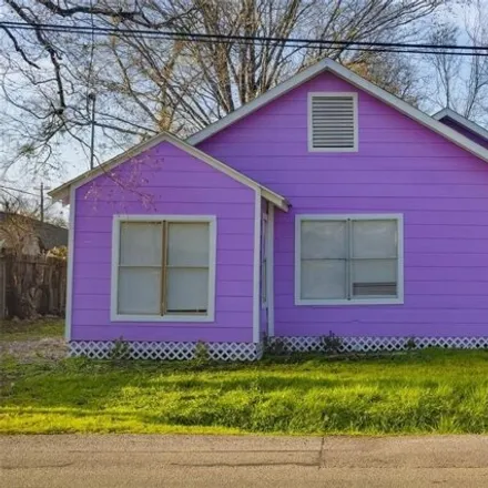 Buy this 2 bed house on 940 Fields Street in Richmond, TX 77469