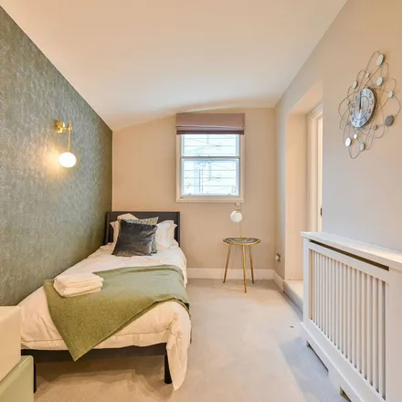 Rent this 3 bed apartment on 5 Selwood Terrace in London, SW7 3AT