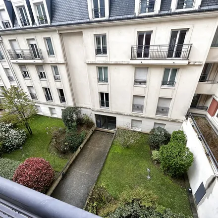 Rent this 3 bed apartment on Séminaire in Rue de l'Archevêché, 94220 Charenton-le-Pont