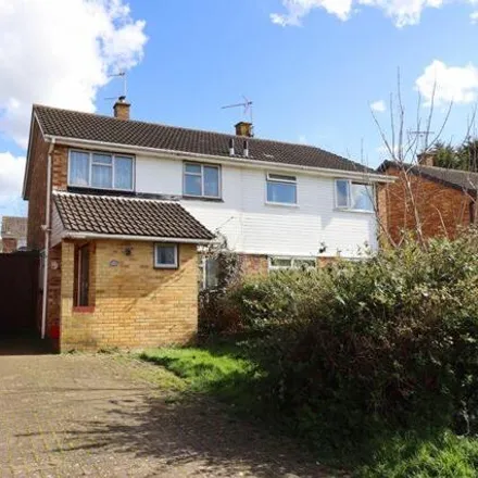 Buy this 3 bed duplex on Abbeys Primary School in Melrose Avenue, Bletchley