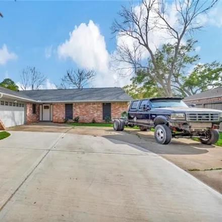 Rent this 3 bed house on 5046 Old Castle Lane in Dickinson, TX 77539