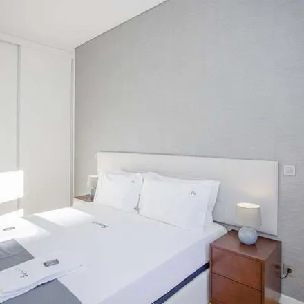 Rent this 1 bed apartment on Palácio Corrêa de Mello in Rua das Flores, 4050-416 Porto