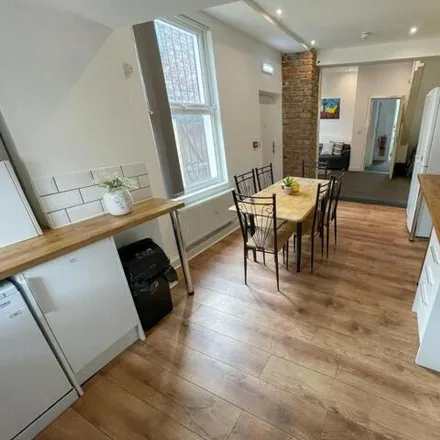 Rent this 5 bed townhouse on Romer Road in Liverpool, L6 6AW
