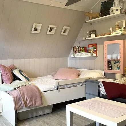 Rent this 2 bed house on Vikingstad in Barrskogsvägen, 583 72 Vikingstad