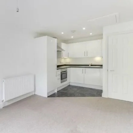 Image 2 - Mulberry Close, Luton, LU1 1BX, United Kingdom - Apartment for sale