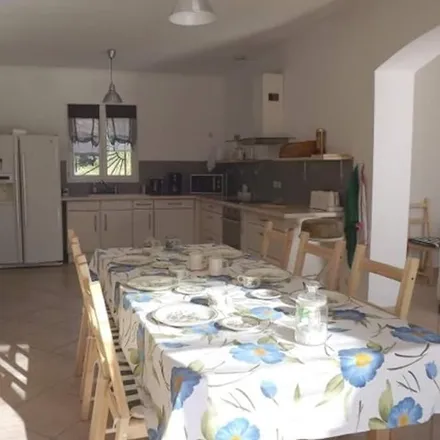 Rent this 4 bed house on La Capelle-et-Masmolène in Gard, France