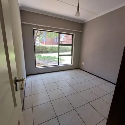 Image 6 - Carlin Terrace, Townsview, Johannesburg, 2001, South Africa - Townhouse for rent