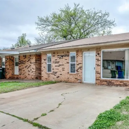 Image 6 - 321 Hudson Place, Midwest City, OK 73110, USA - House for sale