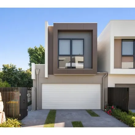 Rent this 3 bed townhouse on 5103 Point Drive in Hope Island QLD 4212, Australia