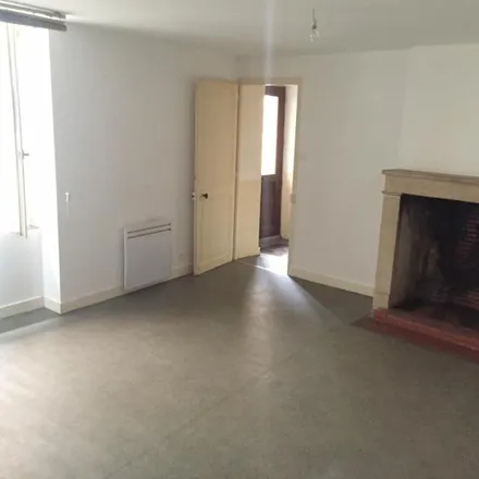 Rent this 4 bed apartment on Rue du 19 Mars 1962 in 86000 Poitiers, France