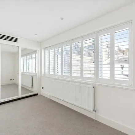 Rent this 4 bed apartment on Stanhope Terrace in London, W2 2TX
