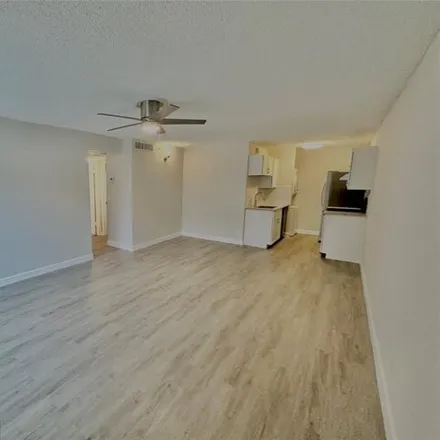 Image 3 - 10806 Royal Palm Boulevard, Coral Springs, FL 33065, USA - Condo for sale