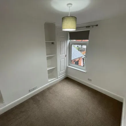 Rent this 3 bed townhouse on Master Chef Fish Bar in Ladybrook Lane, Mansfield Woodhouse
