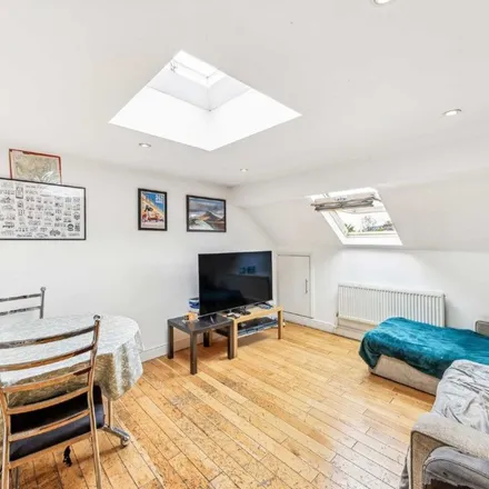 Rent this 3 bed apartment on 6 Haselrigge Road in London, SW4 7EP