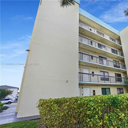 Image 3 - 381 New Hampshire Street, Hollywood, FL 33019, USA - Condo for rent