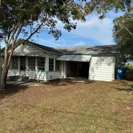 Buy this 2 bed house on 55 East 8th Street in Frostproof, Polk County