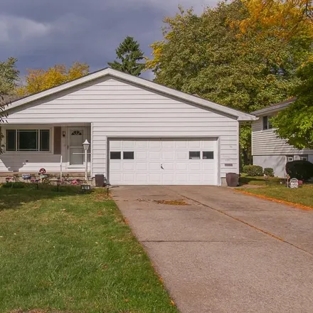 Buy this 3 bed house on 1816 East Skyline Drive in Lorain, OH 44053