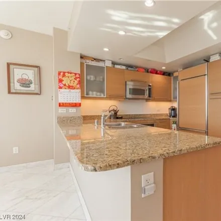 Image 3 - Turnberry Towers Tower I, Joe W Brown Drive, Winchester, NV 89169, USA - House for sale