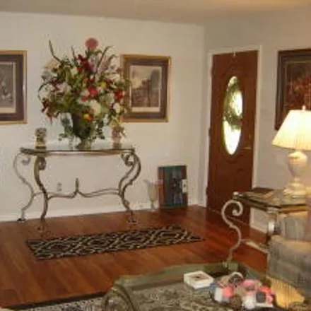 Image 6 - 829 Huntertown Road, Woodford Village, Versailles, KY 40383, USA - House for sale