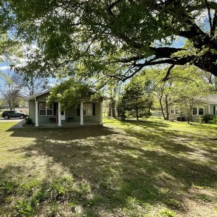 Buy this 3 bed house on 645 North Bayou Avenue in Cleveland, MS 38732