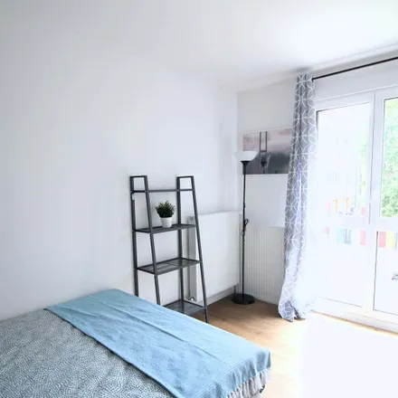 Image 2 - 2 Rue Mozart, 92110 Clichy, France - Room for rent