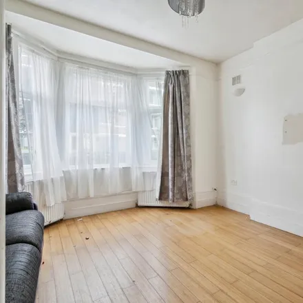 Rent this 3 bed apartment on 32 Askew Road in London, W12 9BH