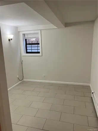 Image 7 - 1334 Astor Avenue, New York, NY 10469, USA - Townhouse for rent