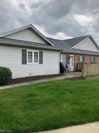 Buy this 2 bed condo on 546 Heatherwood Drive in Elyria, OH 44035