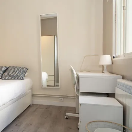 Rent this 7 bed room on Madrid in Calle del Áncora, 7