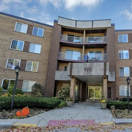 Buy this 2 bed condo on 1129 East Kenilworth Avenue in Palatine, IL 60074