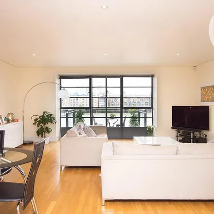 Image 3 - Spice Quay Heights, 32 Shad Thames, London, SE1 2YL, United Kingdom - Apartment for rent