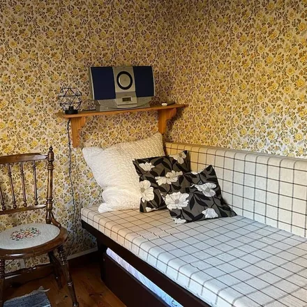Rent this 2 bed house on Hillerstorp in Järnvägsgatan, 335 73 Hillerstorp