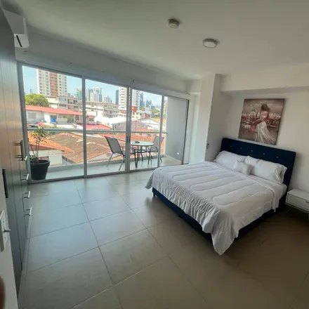 Rent this 3 bed apartment on Calle Níspero 4 in San Francisco, 0801