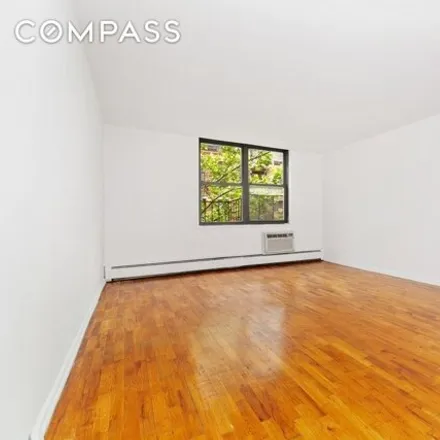 Rent this studio house on 229 East 29th Street in New York, NY 10016