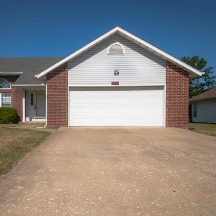 Buy this 3 bed loft on 511 South Flint Avenue in Bolivar, MO 65613